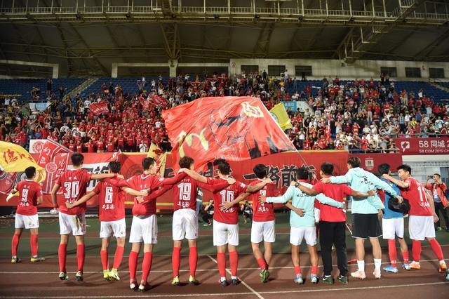 新疆下赛季算是废了！无控卫串联，外援无强解点，刘炜与助教争执